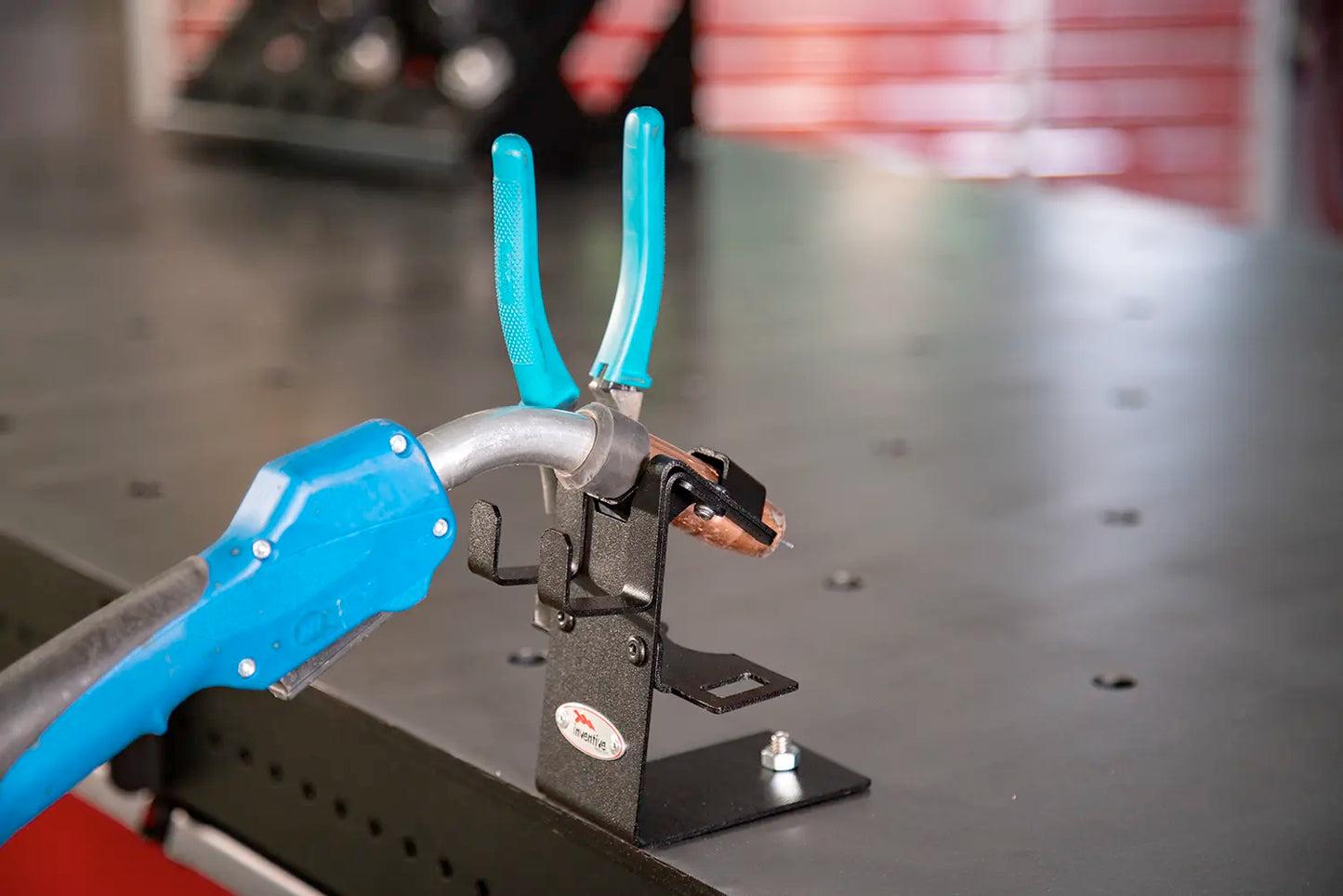 mig nozzle securely fits tabletop mount