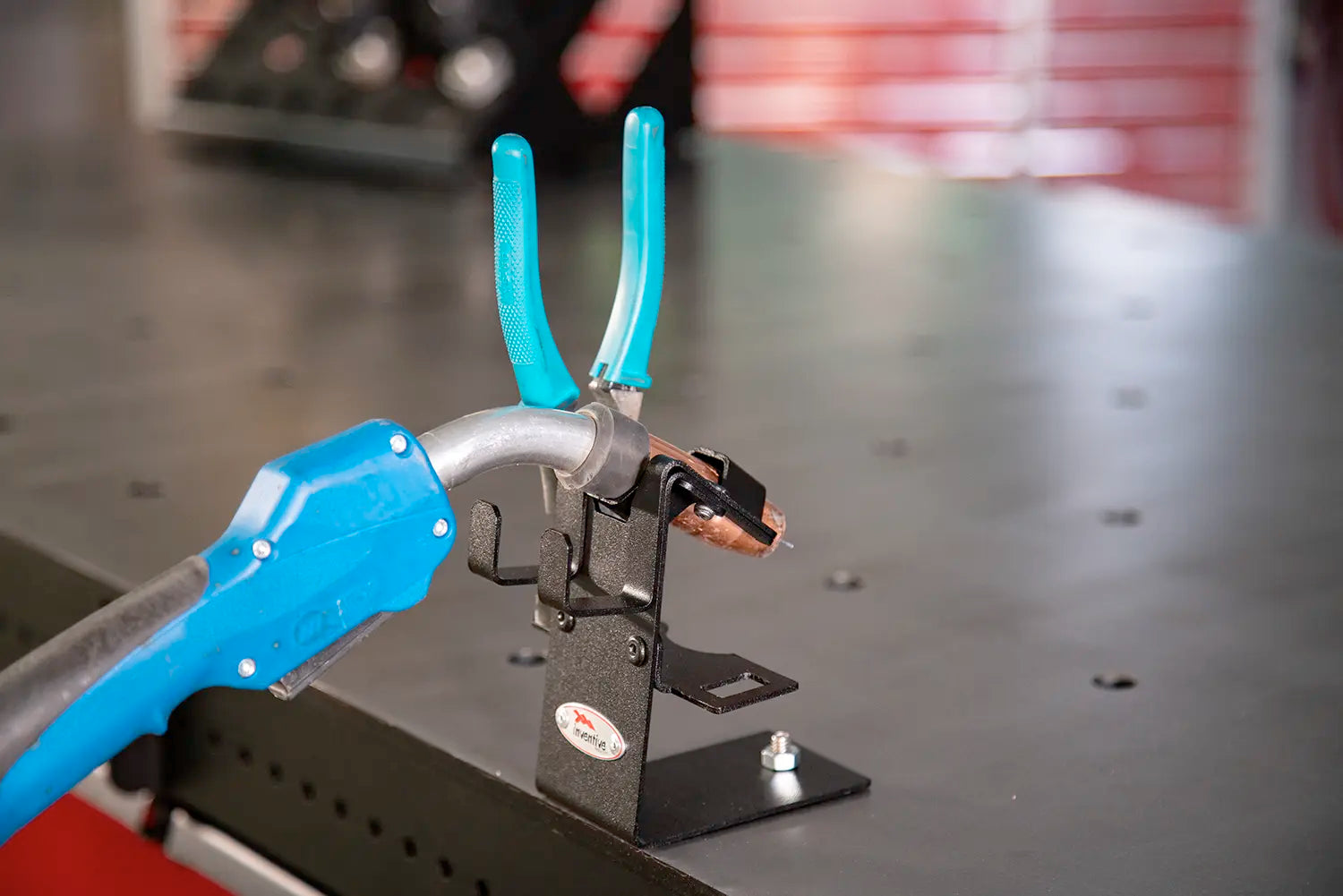 mig nozzle securely fits tabletop mount